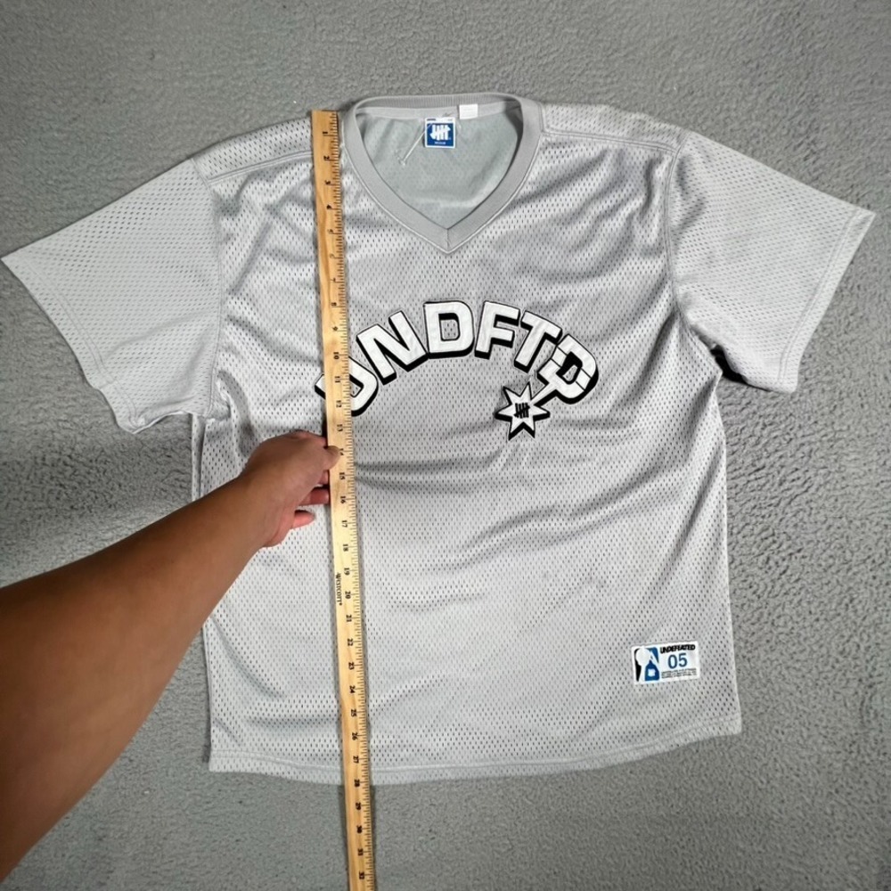 Undefeated Shirt Mens Medium Gray Jersey Casual Preppy Streetwear Spellout‎ Logo - Picture 6 of 11